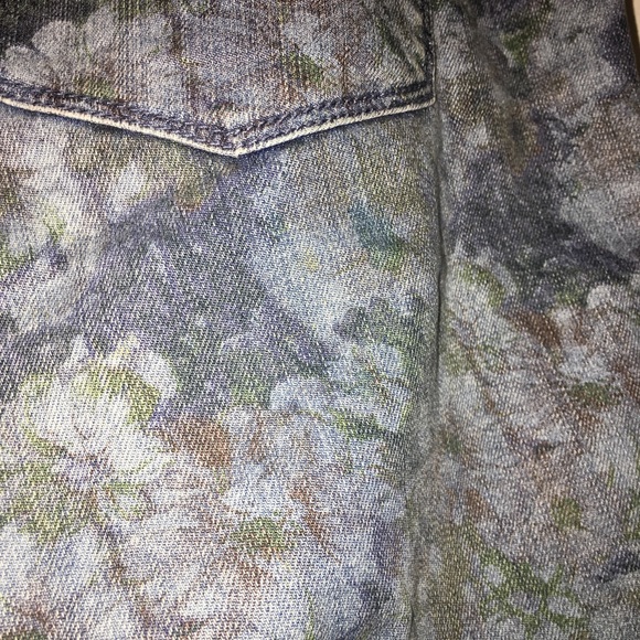 ♦️LBNC♦️Flowered Blue Jeans - Picture 5 of 6